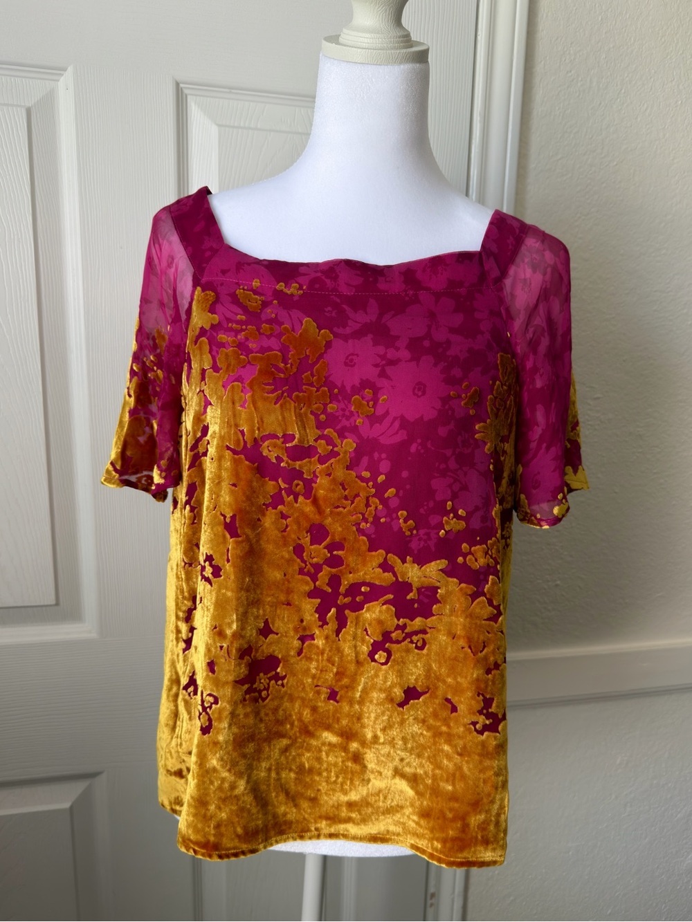 Anthropologie Maeve Silk Burnout Velvet Floral Magenta Gold Top Small